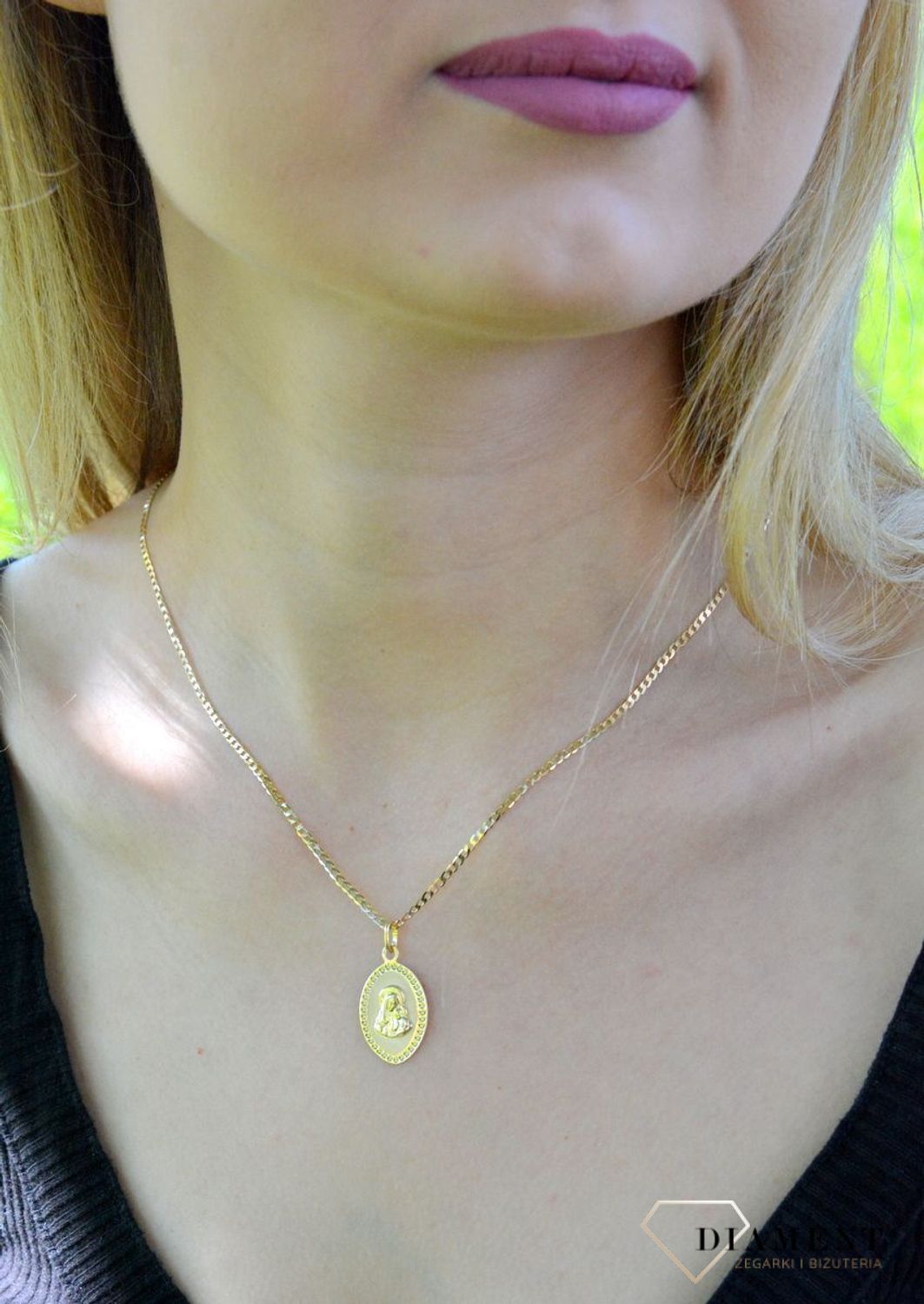 Złoty medalik owalny 333 z Matką Boską Częstochowską  ZA 3798 333jk.jpg